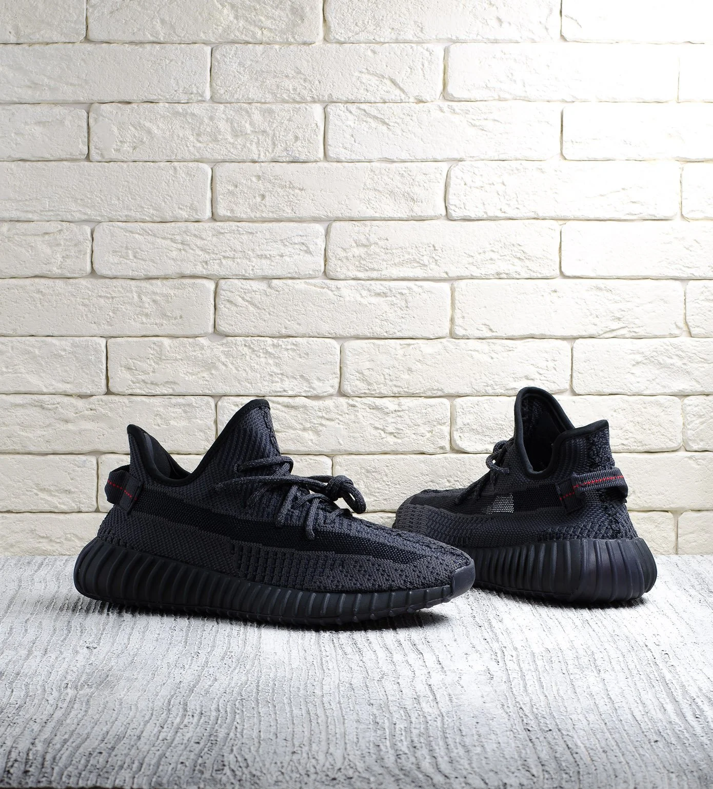 Addidas yeezy store 350 v2 black