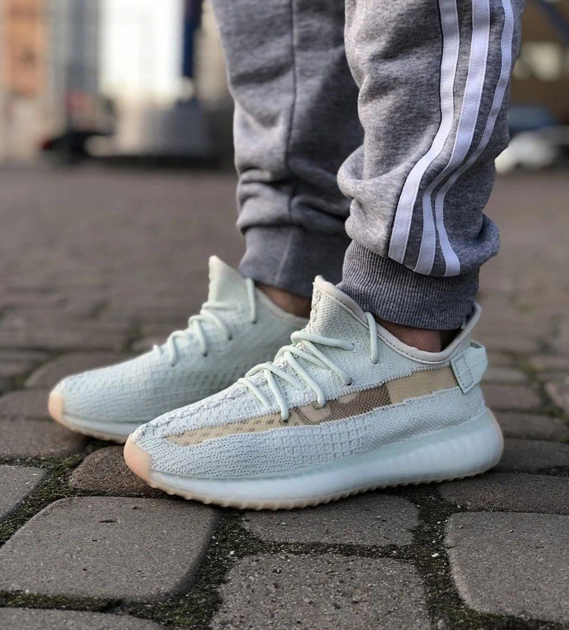 Adidas Yeezy Boost 350 V2 Hyperspace