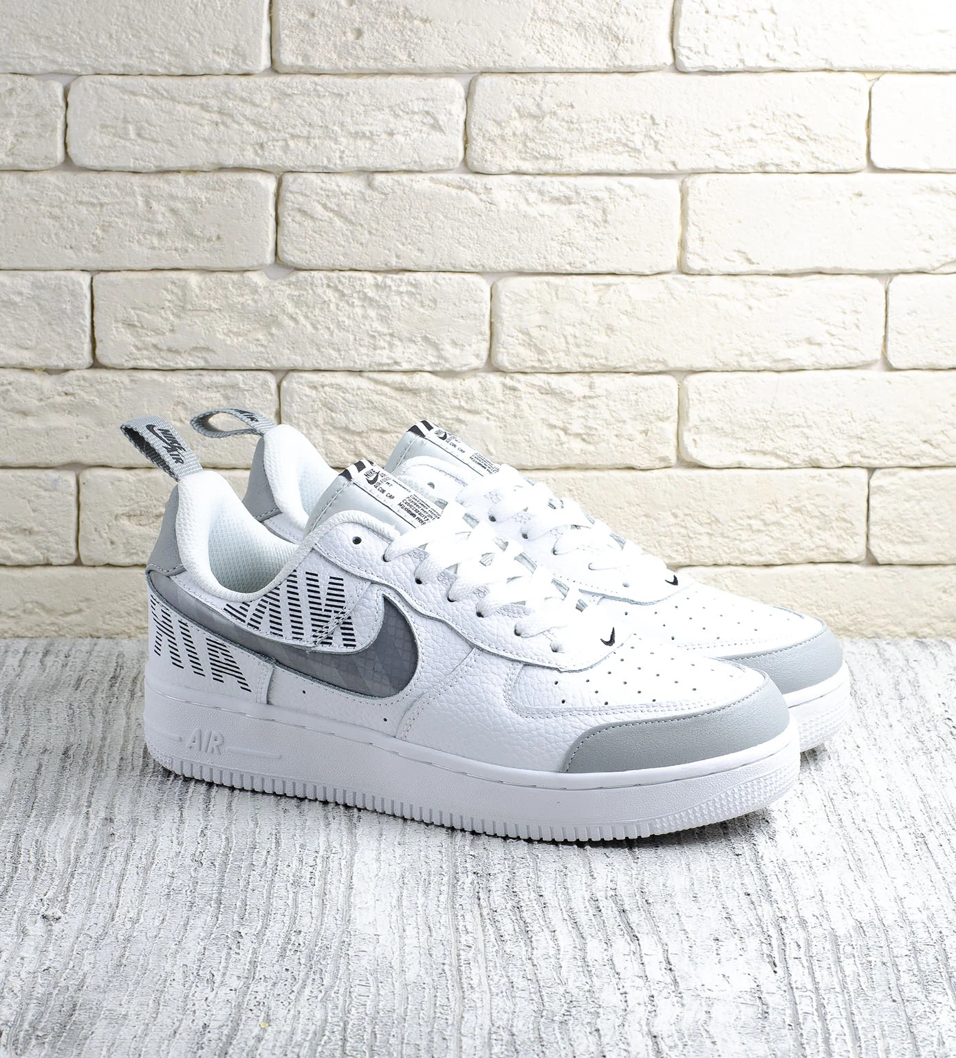 Nike air force 1 lv8 under construction store