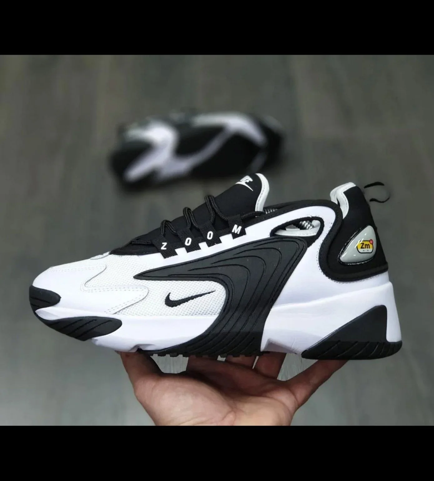 Zoom 2k gris noir top