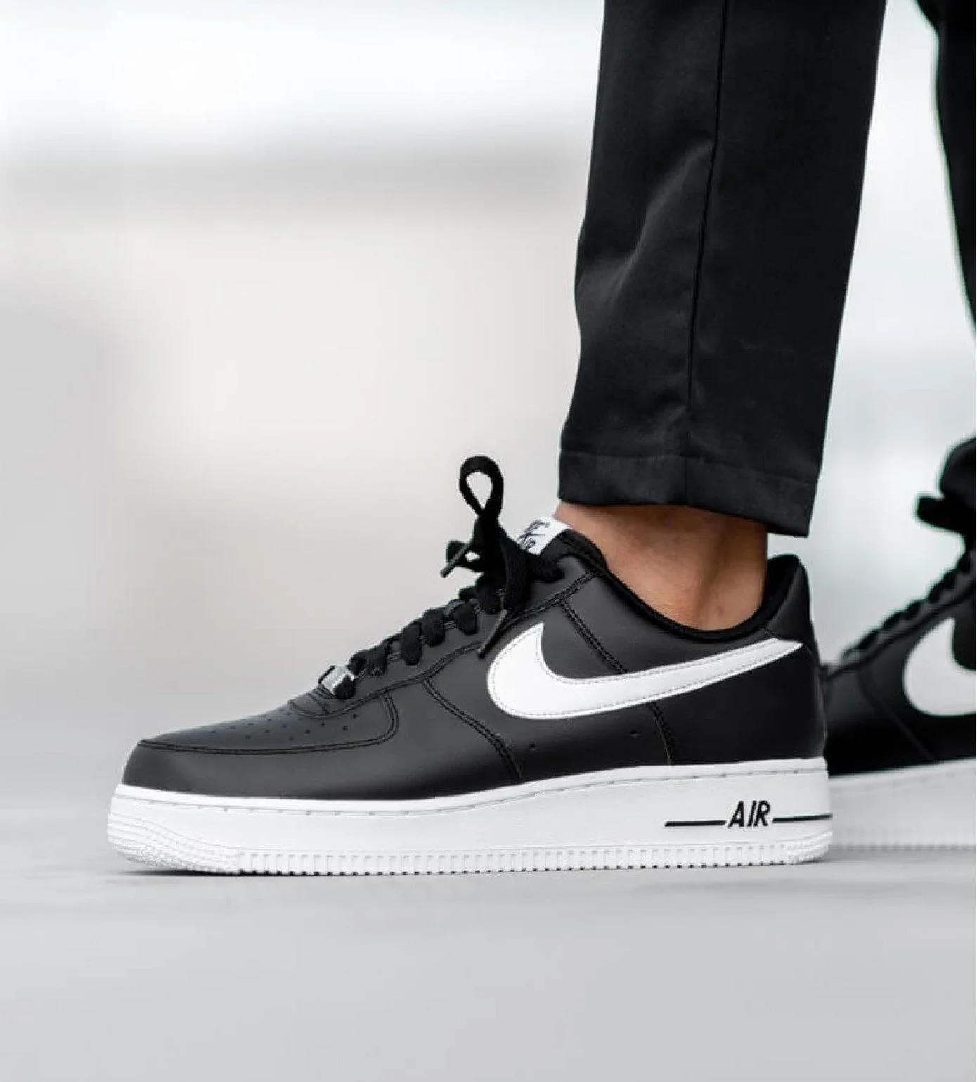 Nike air force 2025 black with white