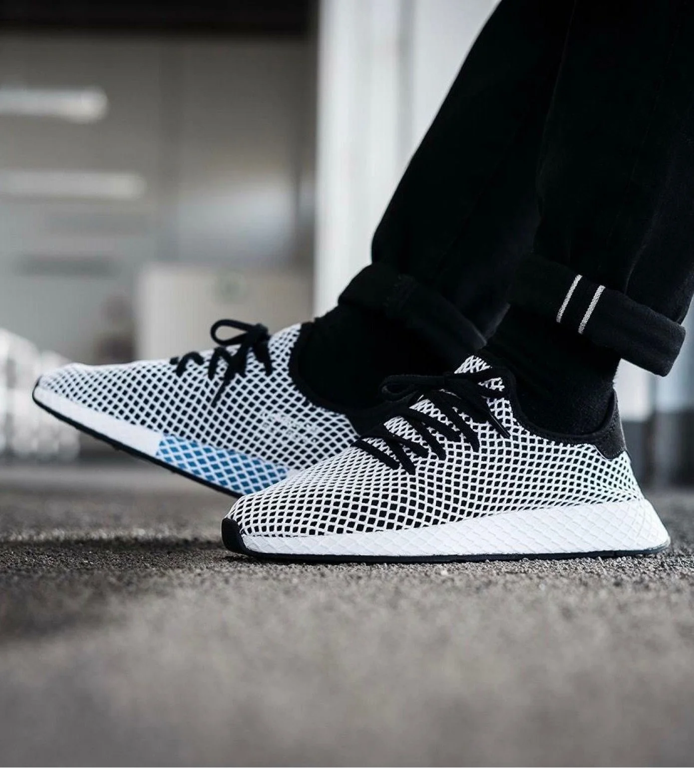 White and black hot sale deerupt