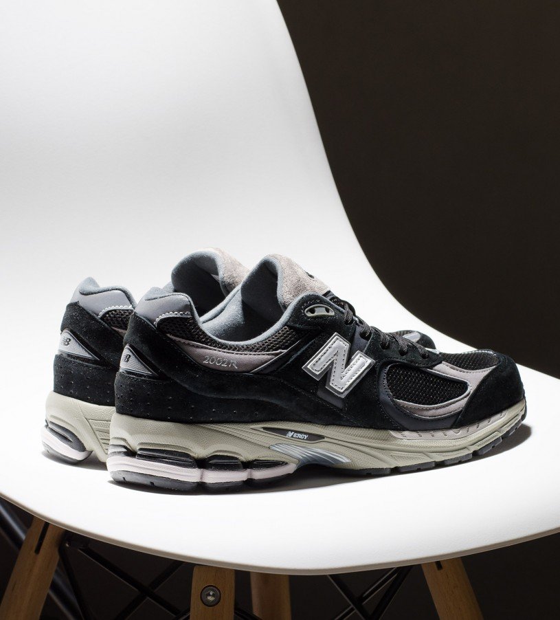 New Balance 2002R Khaki-Black Premium New Balance 2002R Khaki-Black Premium