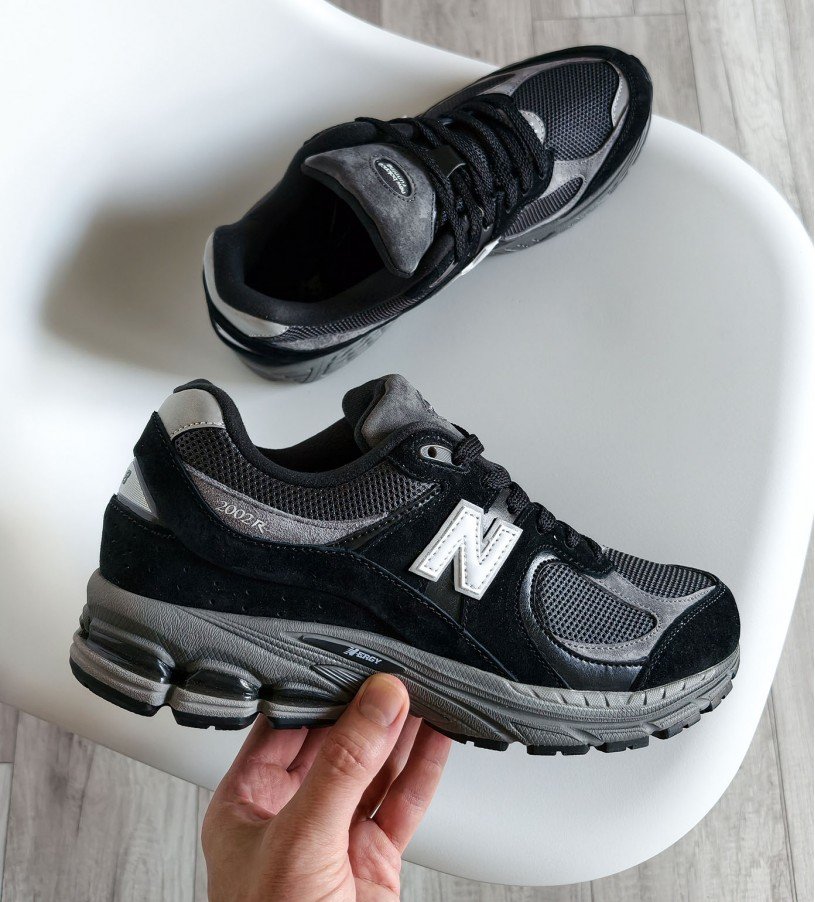 New Balance 2002R Earth Black