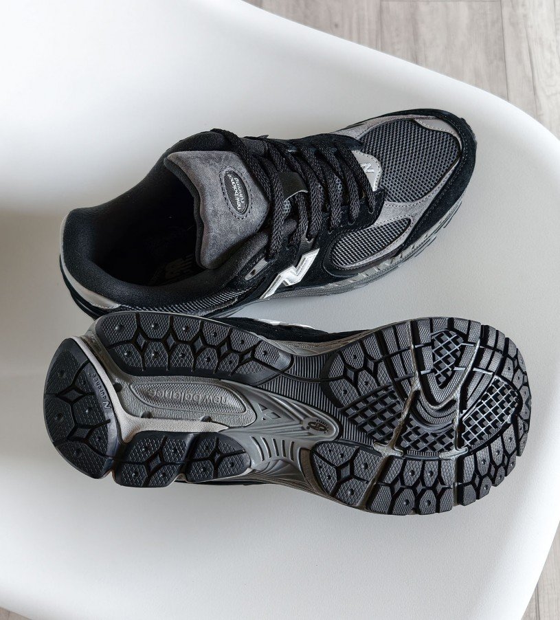 New Balance 2002R Earth Black